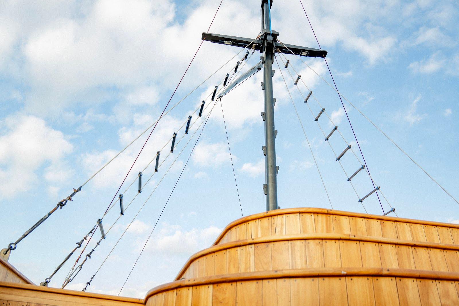 Lamborajo 3 — Jacuzzi and Sundeck - Upper Deck (image 2)