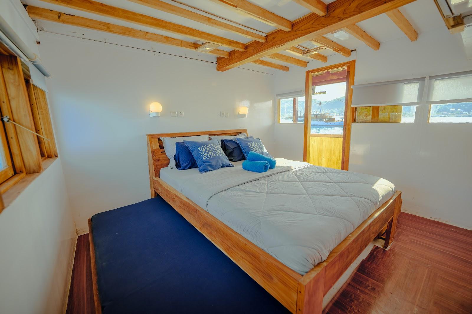 Lamborajo 1 — 6-Master Ocean (2) - Queenbed + 2x Extra Bed , Private bathroom (image 9)