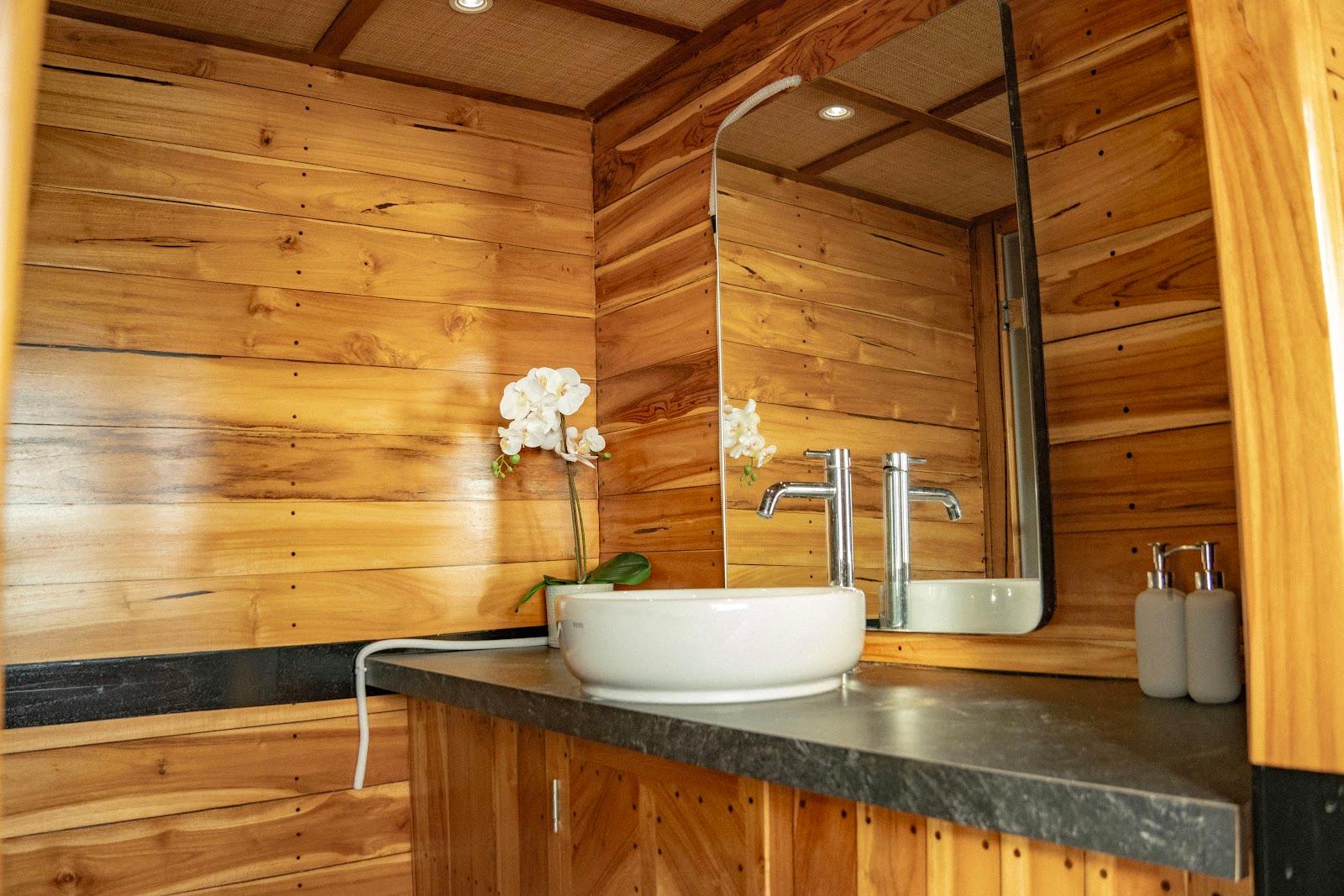 Lamborajo 3 — Cabin 8 (Royal Master - Queen bed + Extra 2x Single Bed + private bathroom and jacuzzi) (image 21)