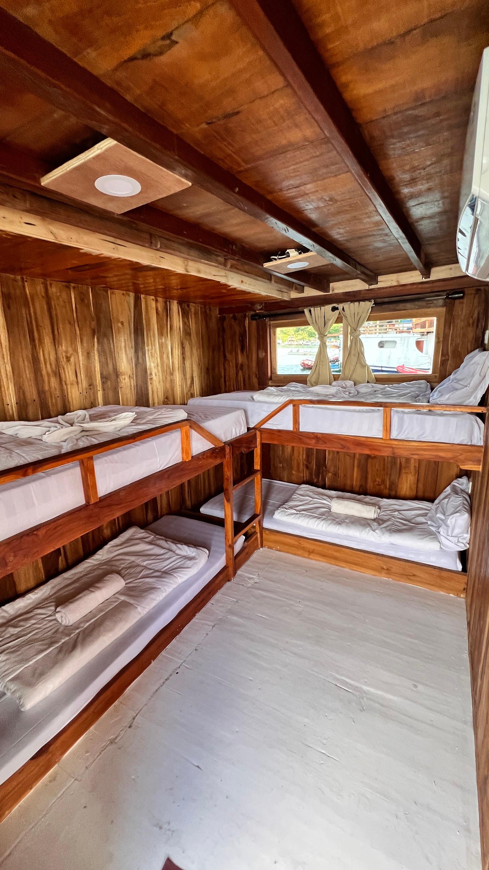 Flores Utama — share cabin 2 (4x Single Bunk Bed) (image 2)