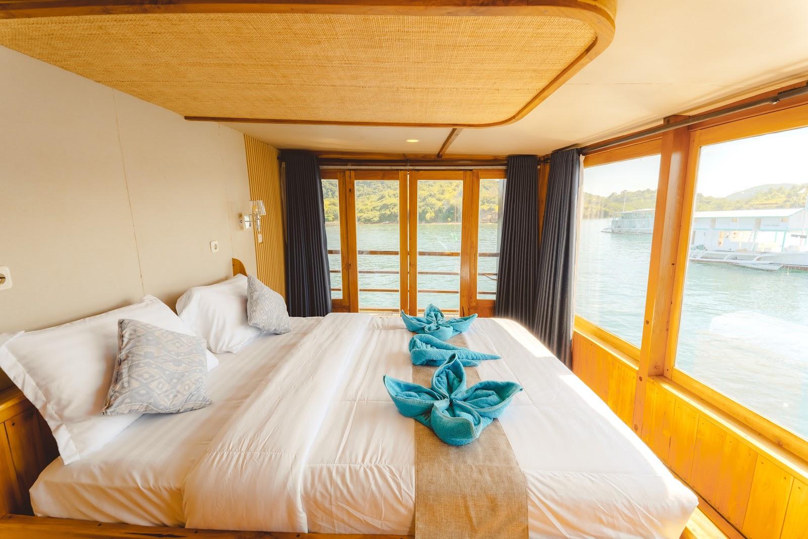 Lamborajo 2 — 8-Master Ocean-(2) Queen bed + Extra Bed -Private bathroom, balcony (image 5)