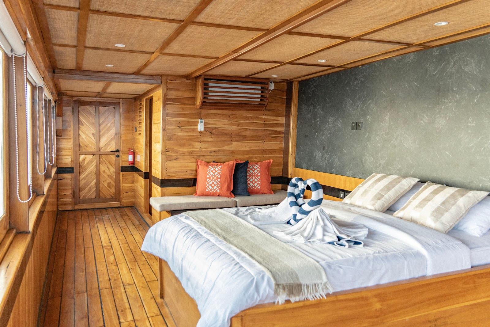 Lamborajo 3 — Cabin 8 (Royal Master - Queen bed + Extra 2x Single Bed + private bathroom and jacuzzi) (image 11)