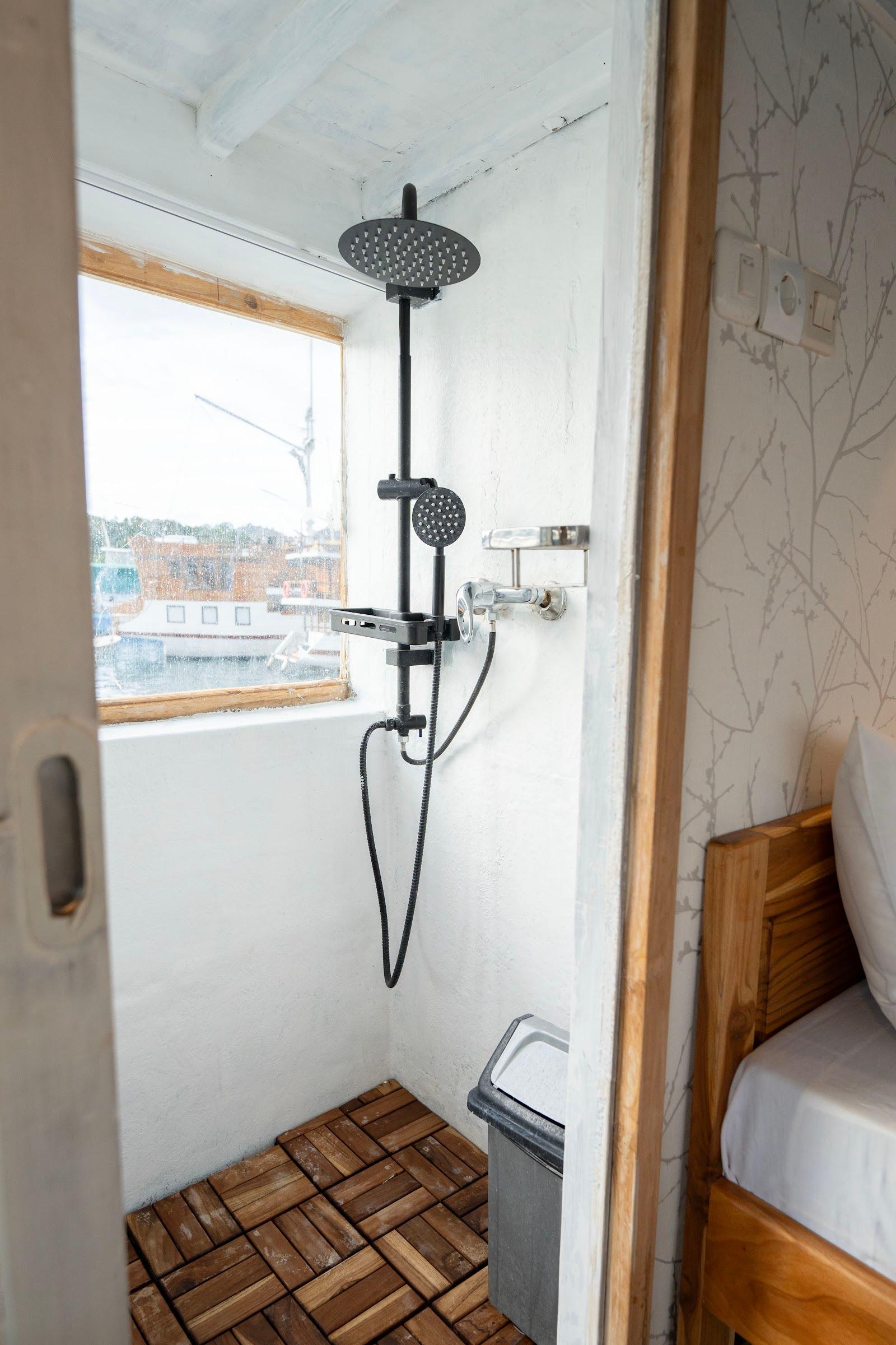 Alfathran — 6. Master Ocean View - upper deck(queen bed + Extra Single Bed 2-3 pax) (image 10)