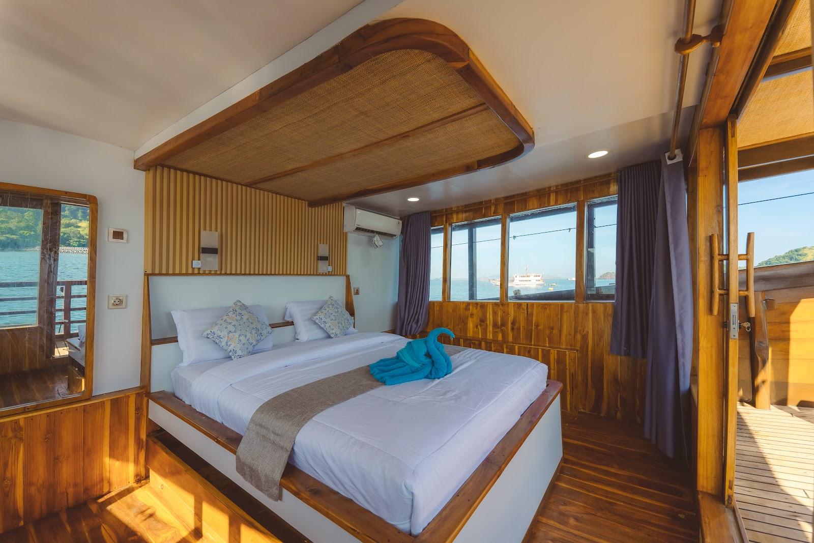 Lamborajo 2 — 6-Family Ocean-(1) Queen bed + 2xExtra Bed -Private bathroom (image 4)