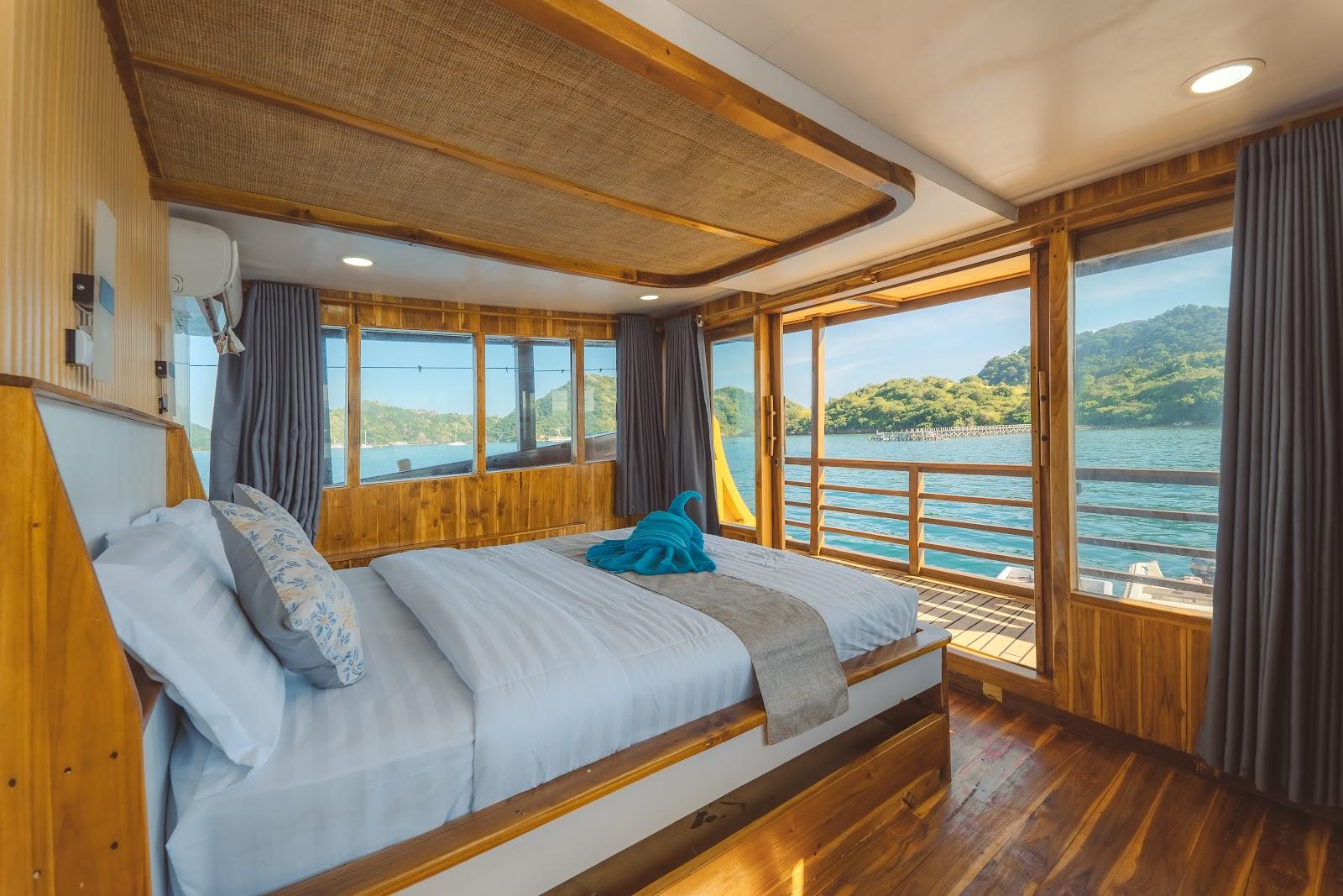Lamborajo 2 — 6-Family Ocean-(1) Queen bed + 2xExtra Bed -Private bathroom (image 7)