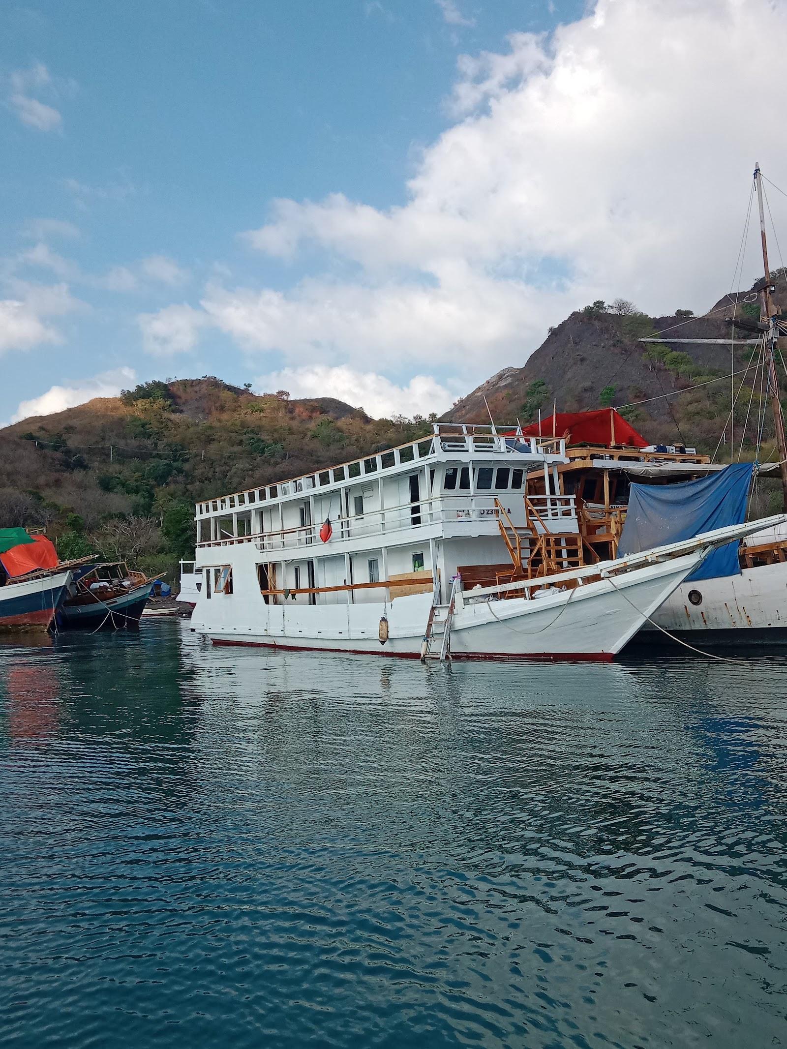 Zendaya 02 Deluxe — Boat (image 1)