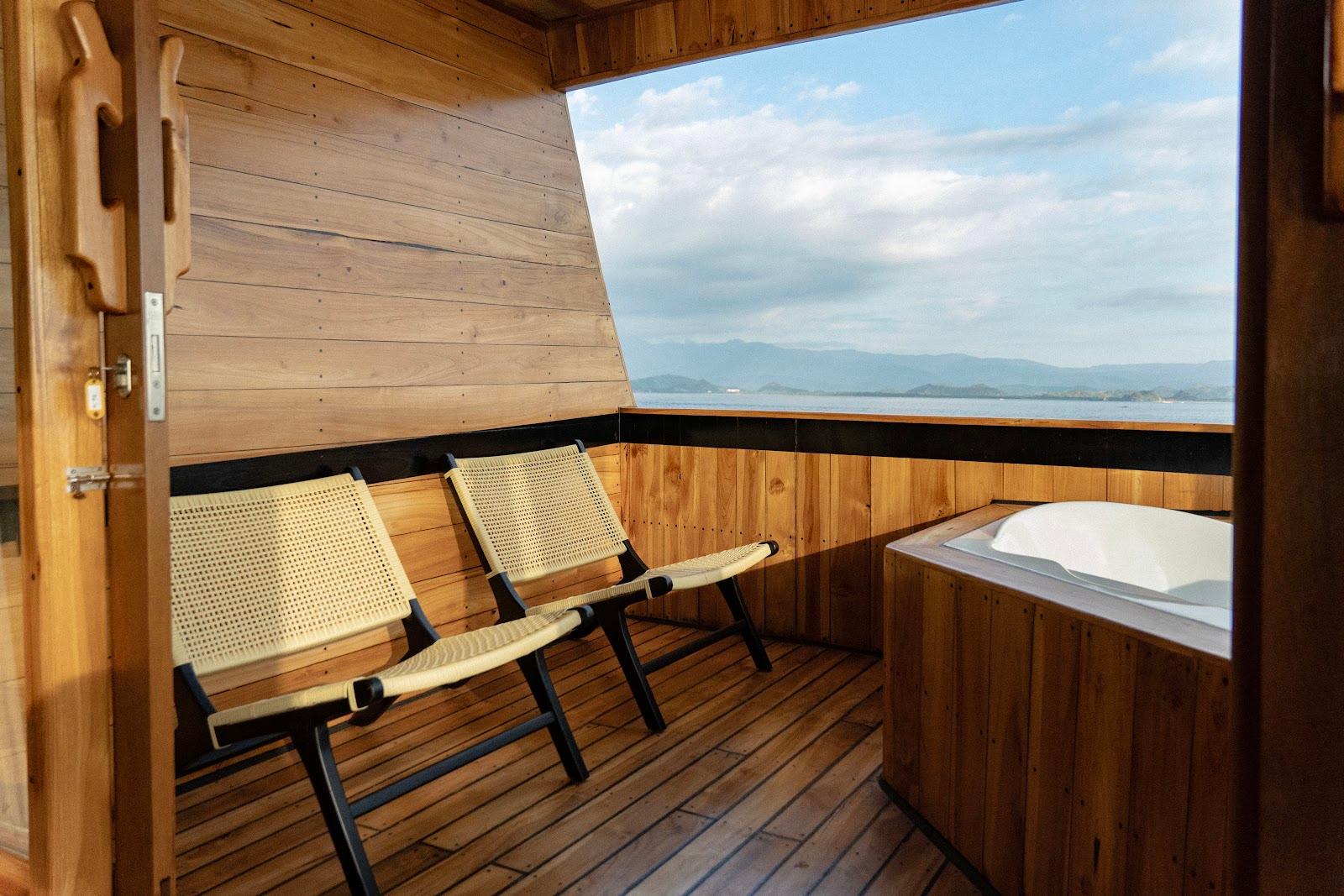 Lamborajo 3 — Cabin 8 (Royal Master - Queen bed + Extra 2x Single Bed + private bathroom and jacuzzi) (image 15)