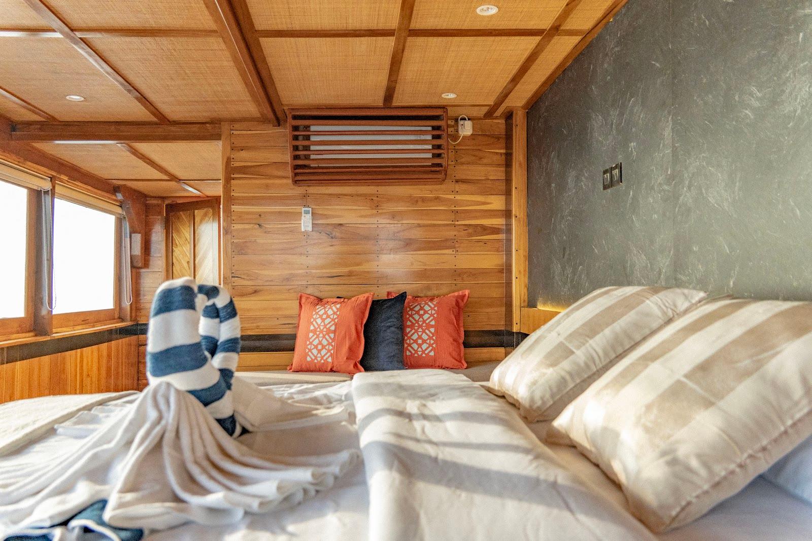 Lamborajo 3 — Cabin 8 (Royal Master - Queen bed + Extra 2x Single Bed + private bathroom and jacuzzi) (image 17)