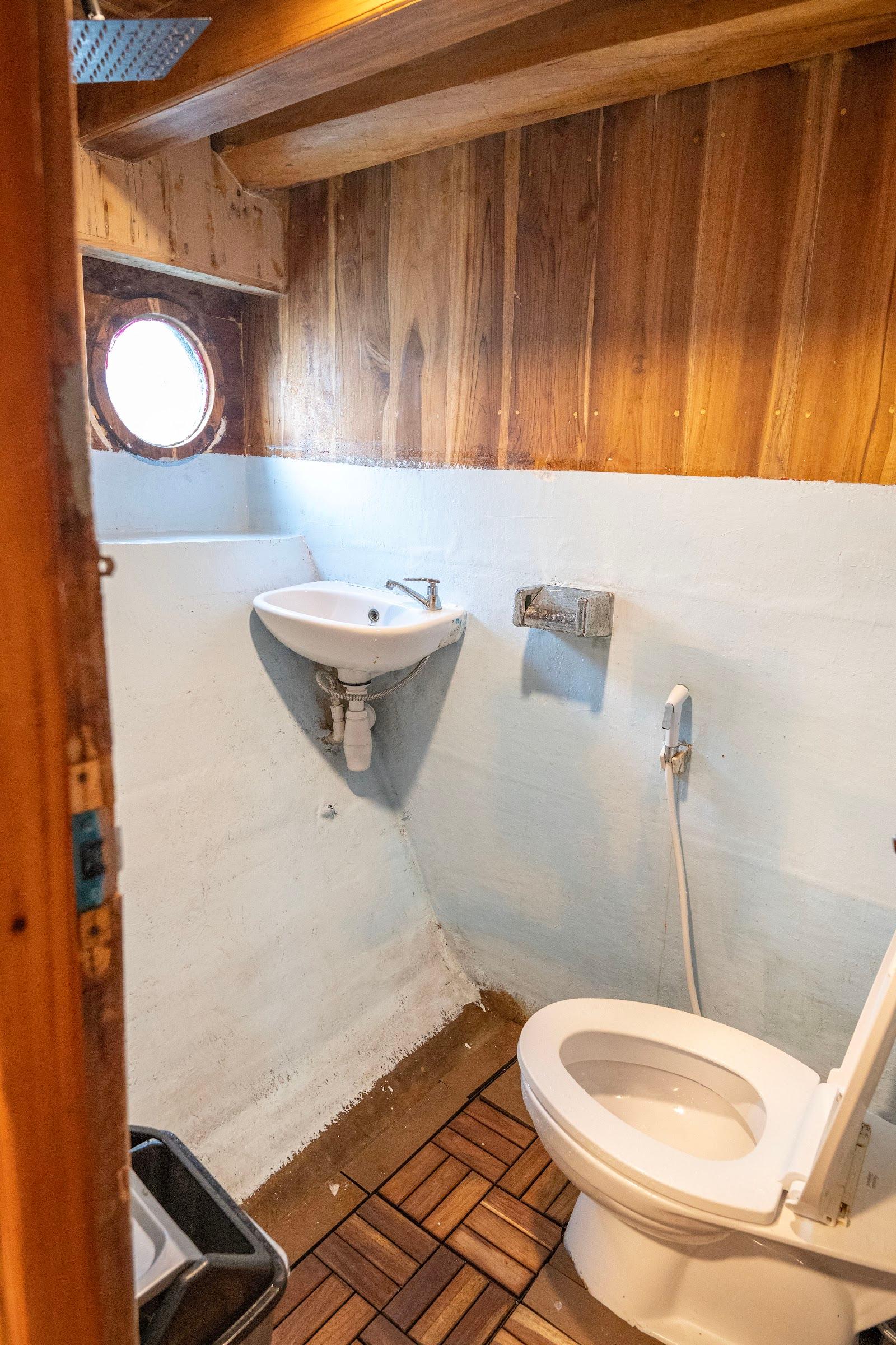 Alfathran — 1. Superior Family Cabin-lower deck (2x Queen Bed) 2-4pax (image 5)