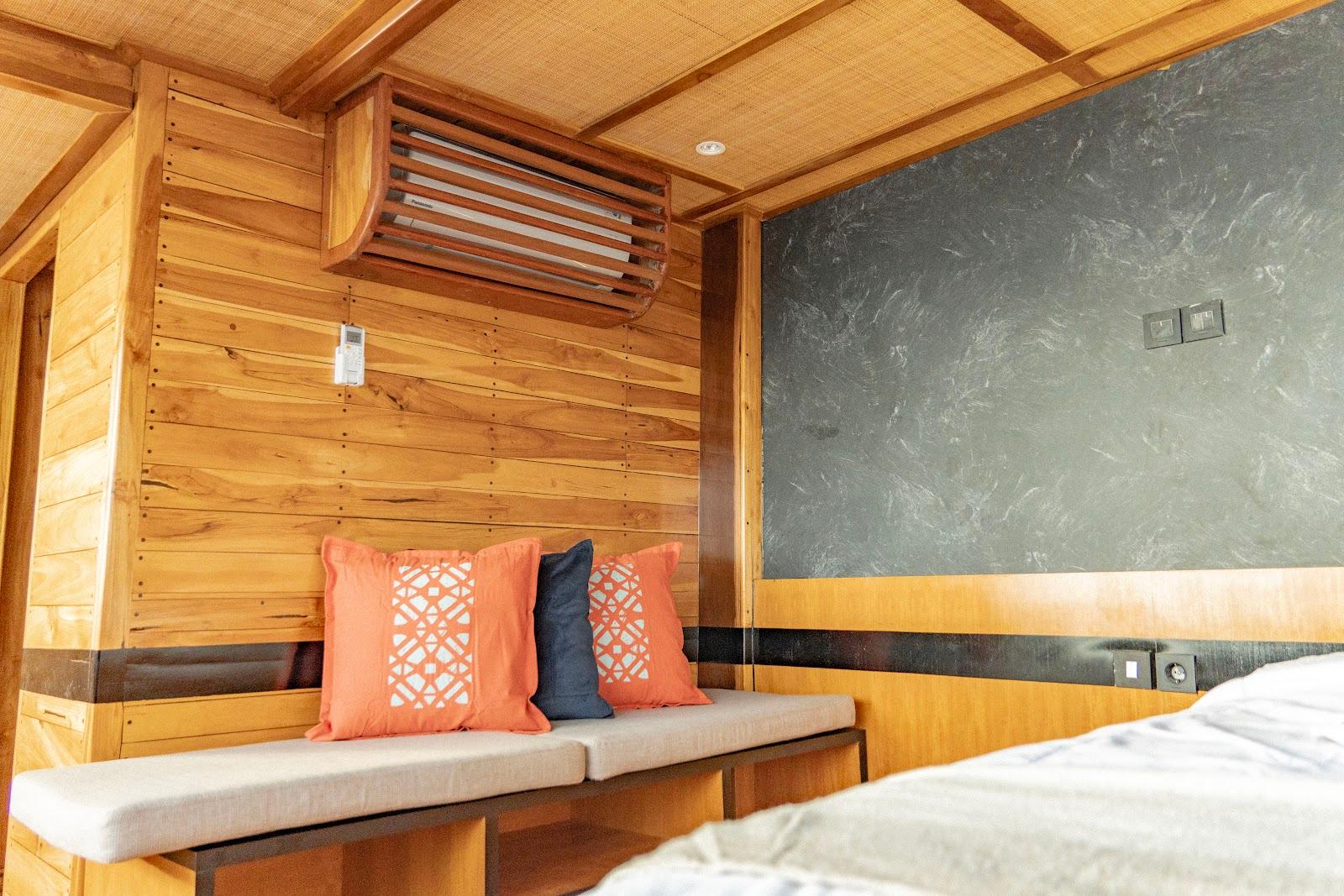 Lamborajo 3 — Cabin 8 (Royal Master - Queen bed + Extra 2x Single Bed + private bathroom and jacuzzi) (image 2)