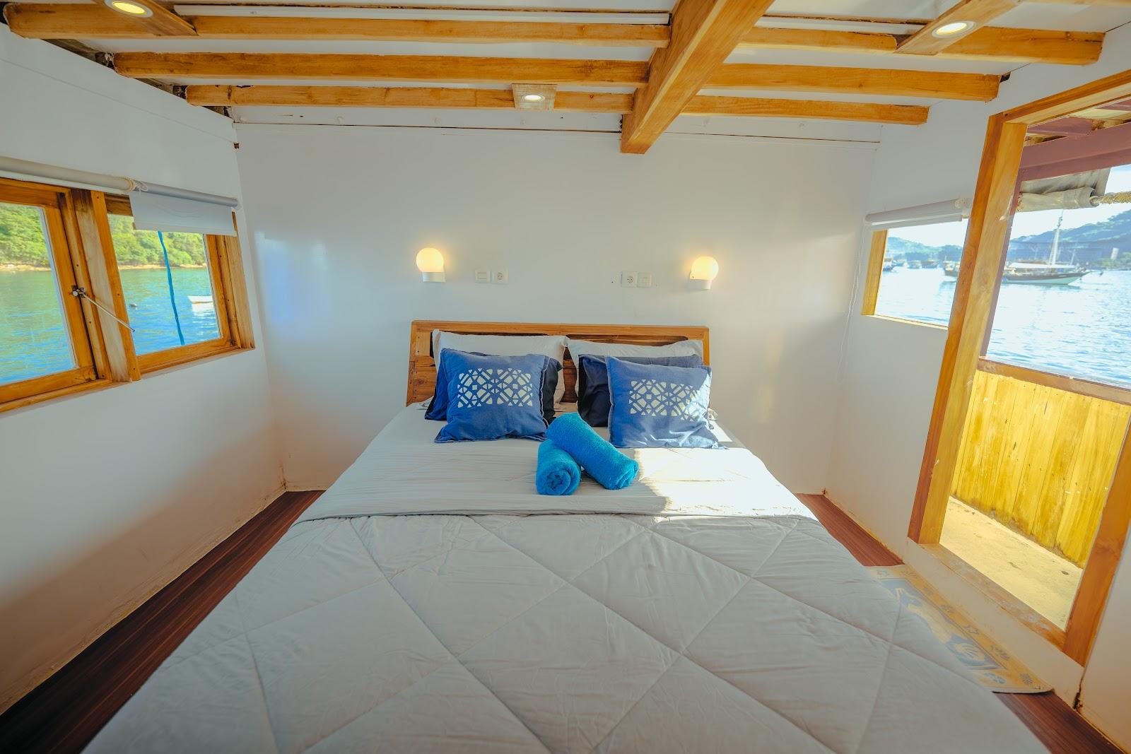 Lamborajo 1 — 6-Master Ocean (2) - Queenbed + 2x Extra Bed , Private bathroom (image 5)