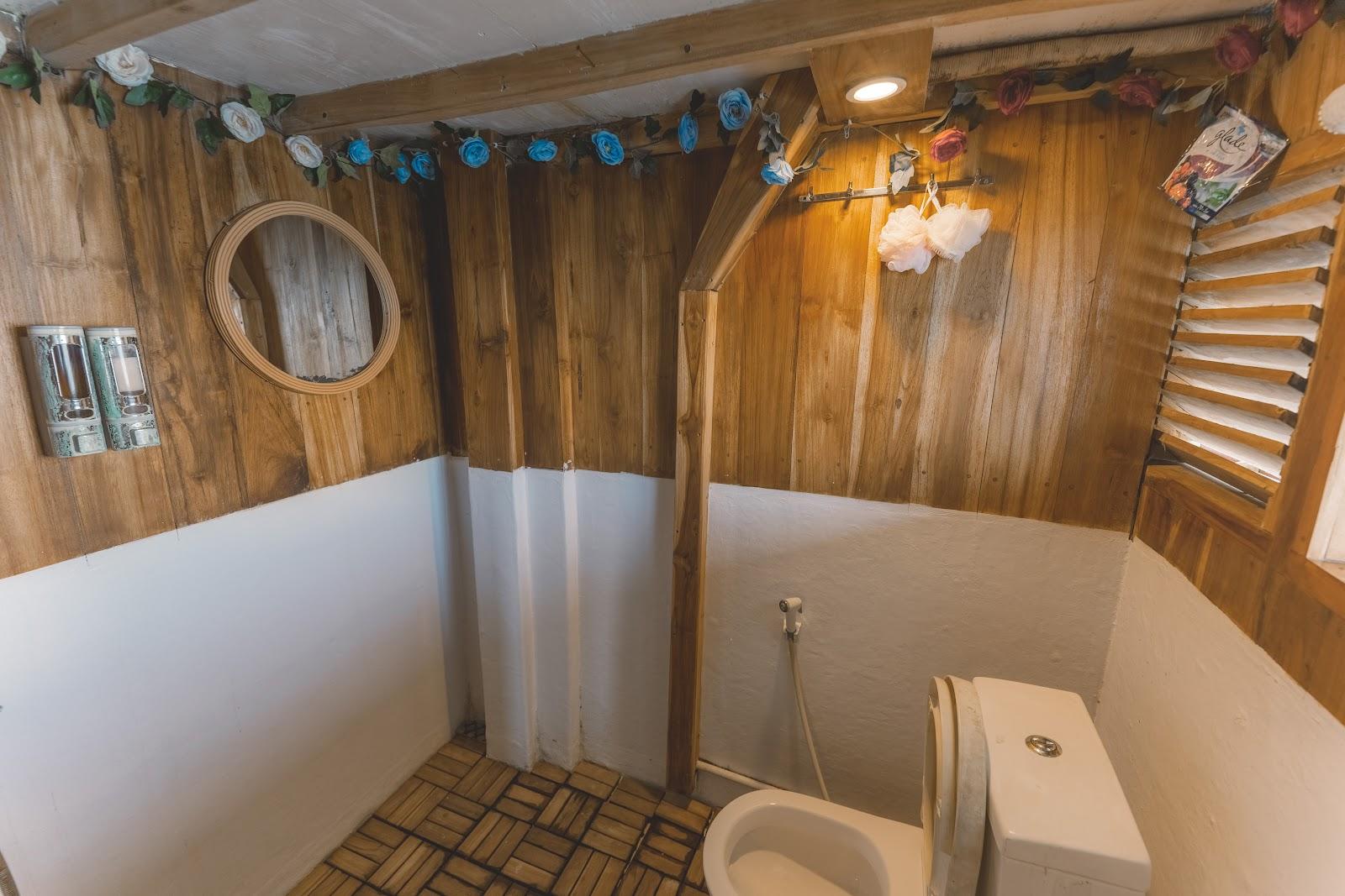 Lamborajo 1 — 5-Master Ocean (1) - Queenbed + 2x Extra Bed , Private bathroom (image 1)