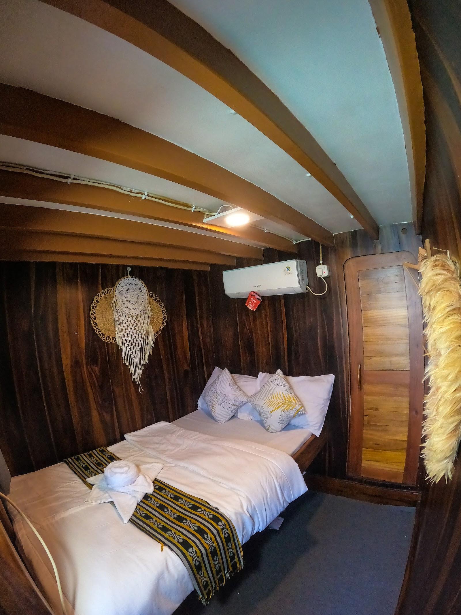 Dinara Live A Board — Cabin Rinjani & Bromo (Private + Bathroom) (image 8)