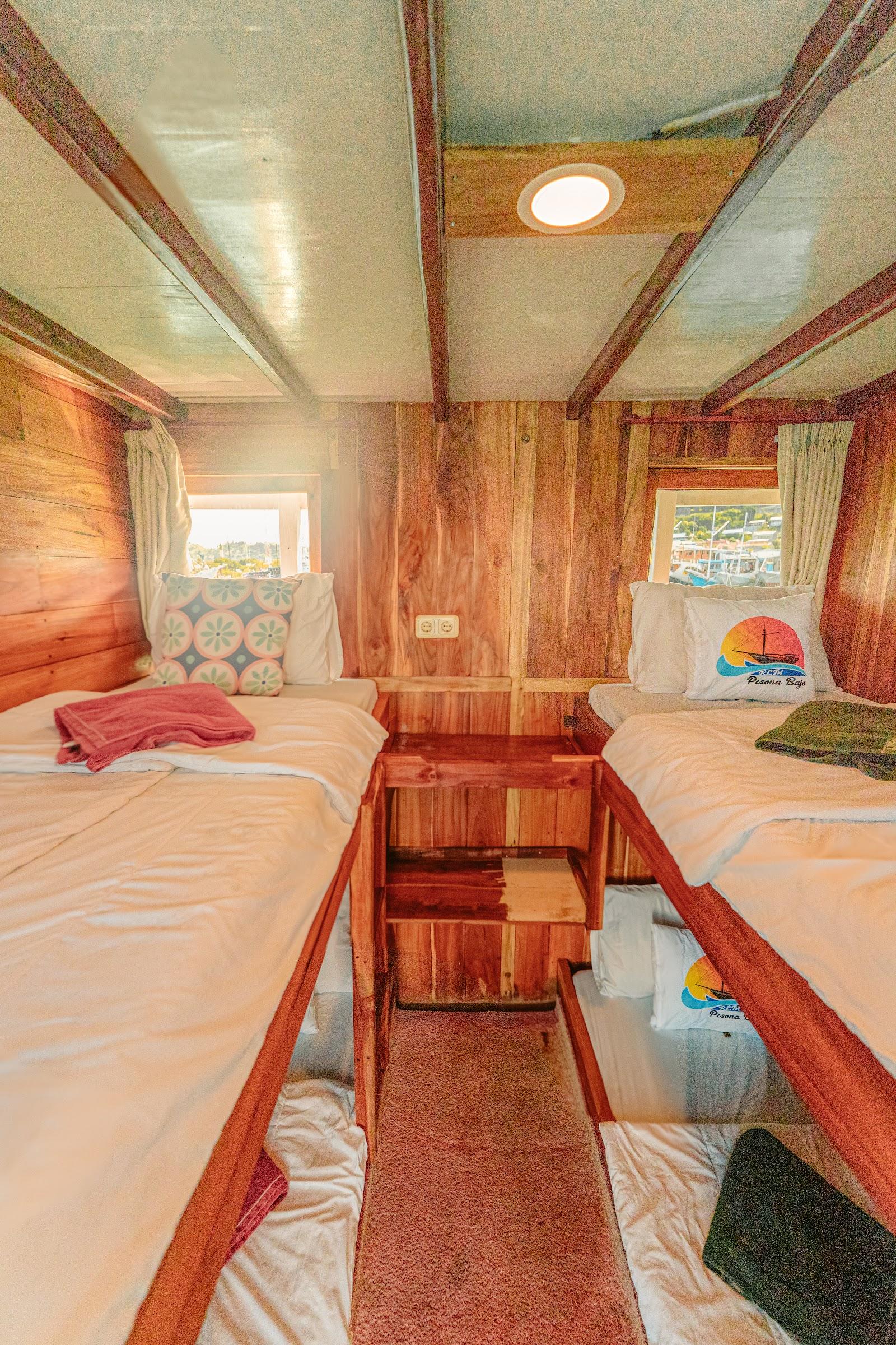 Pesona Bajo — 5. Share Cabin - 4x Single Bunk Bed (image 10)
