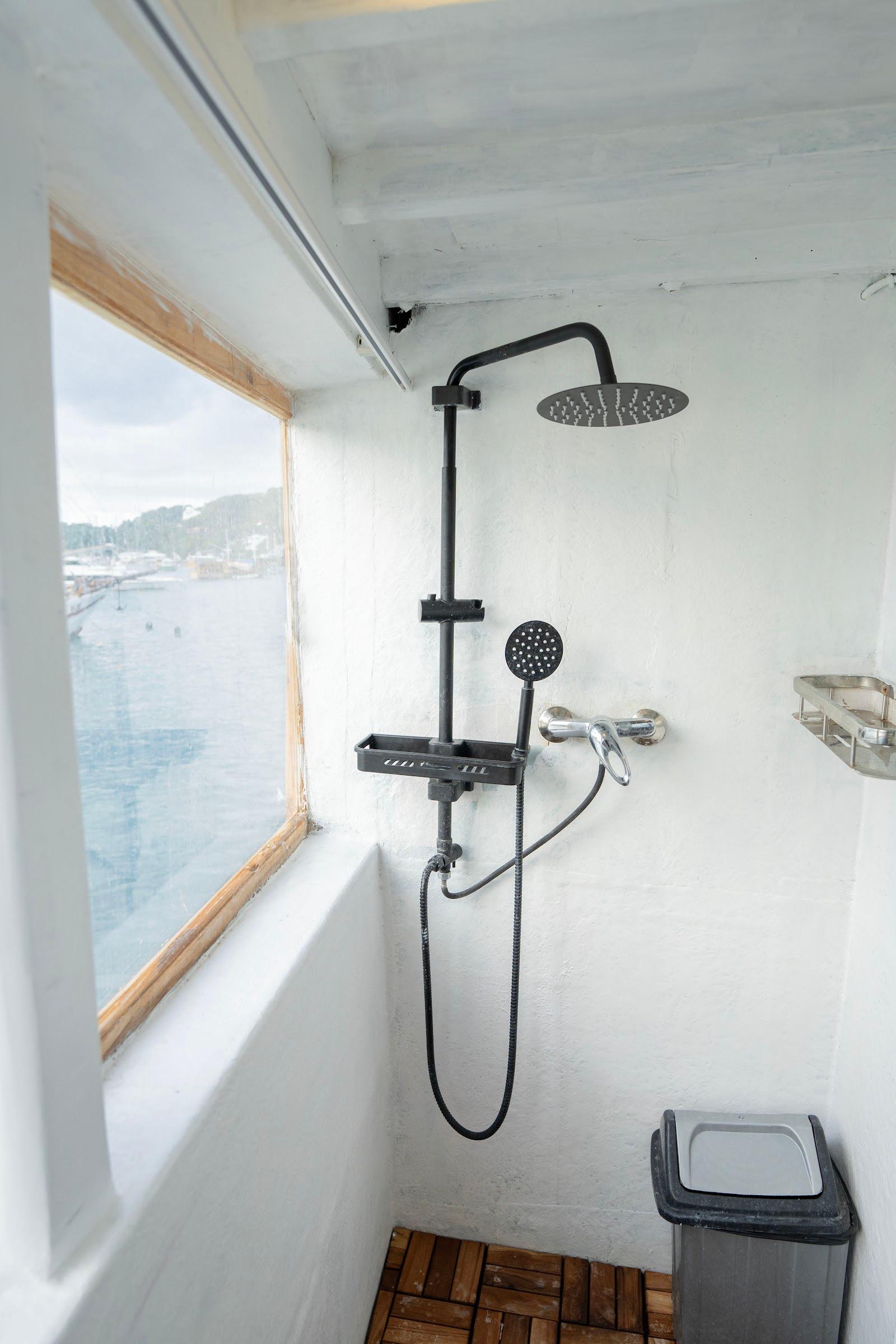Alfathran — 6. Master Ocean View - upper deck(queen bed + Extra Single Bed 2-3 pax) (image 9)