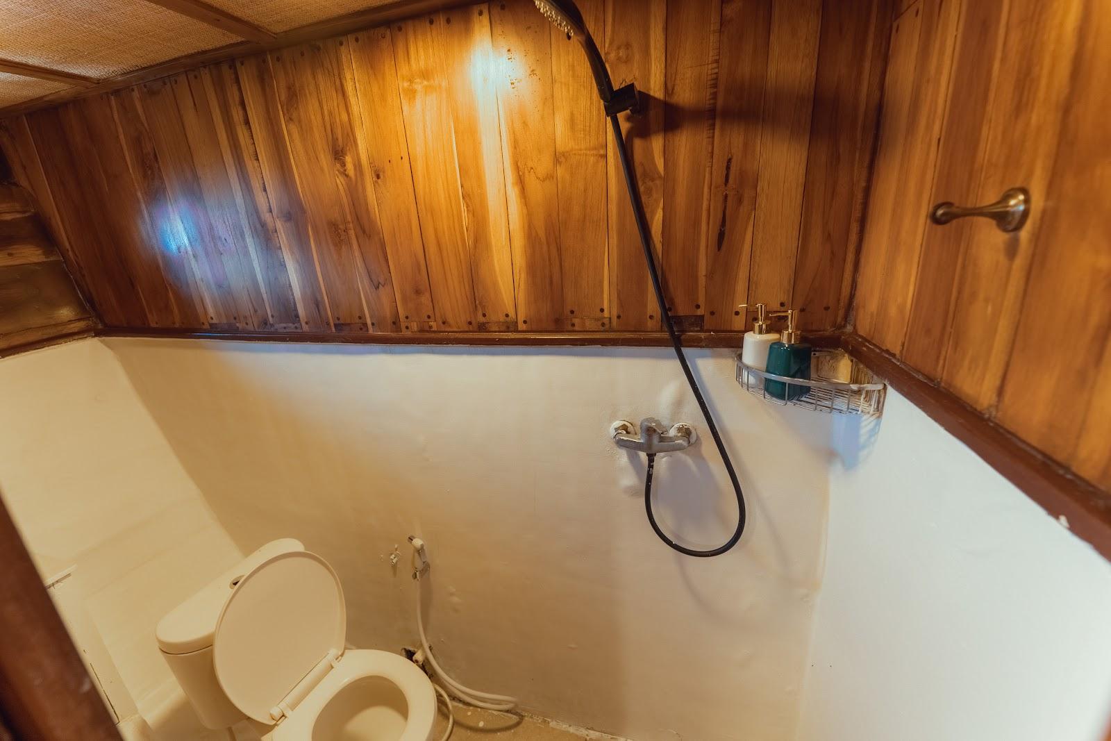Lamborajo 2 — 3-Superior Cabin (3) Queen Bed + Single Bed - Priavte Bathroom (image 5)
