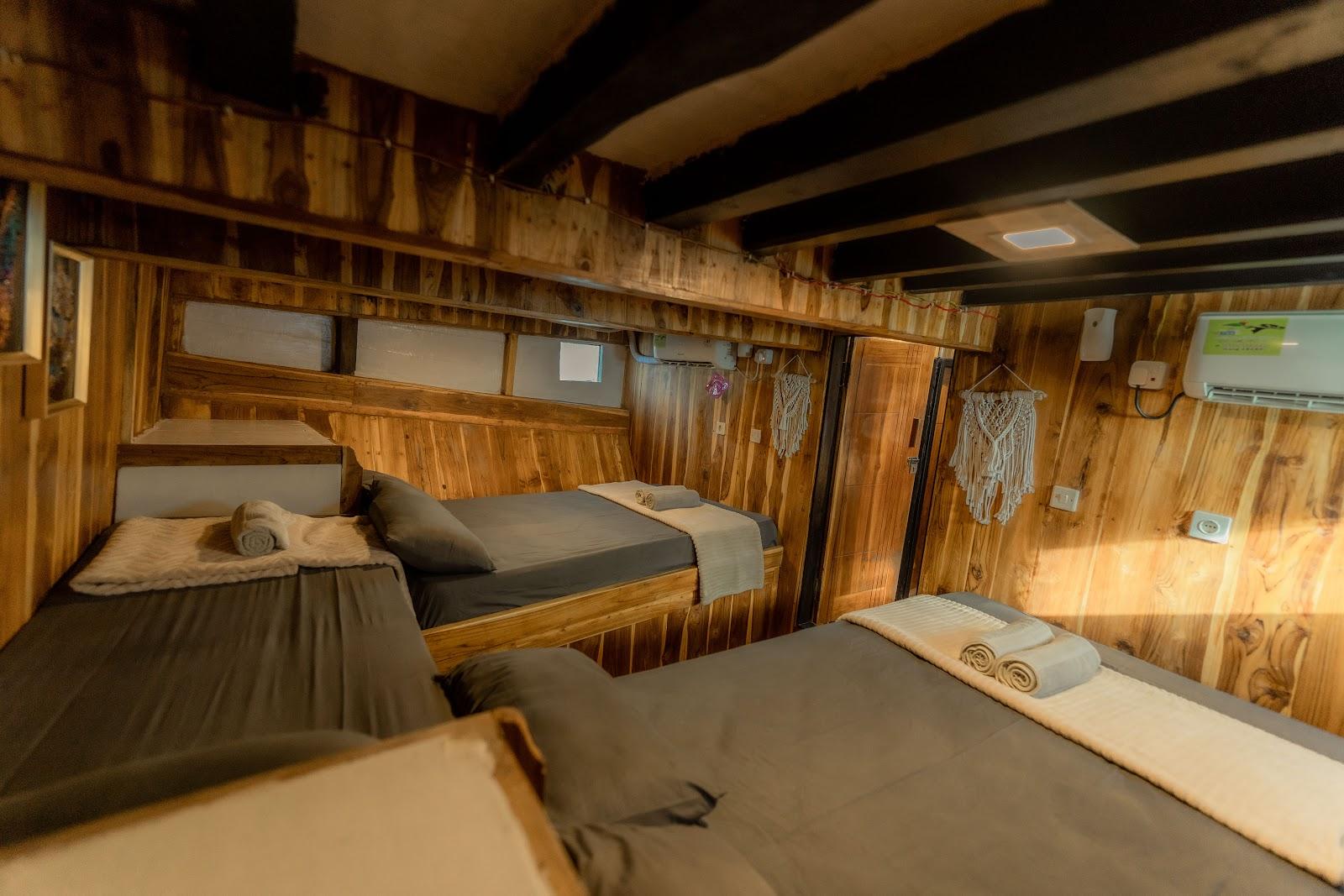 Almadira — CABIN 3- Share (QueenBed + QueenBed + Single) (image 2)