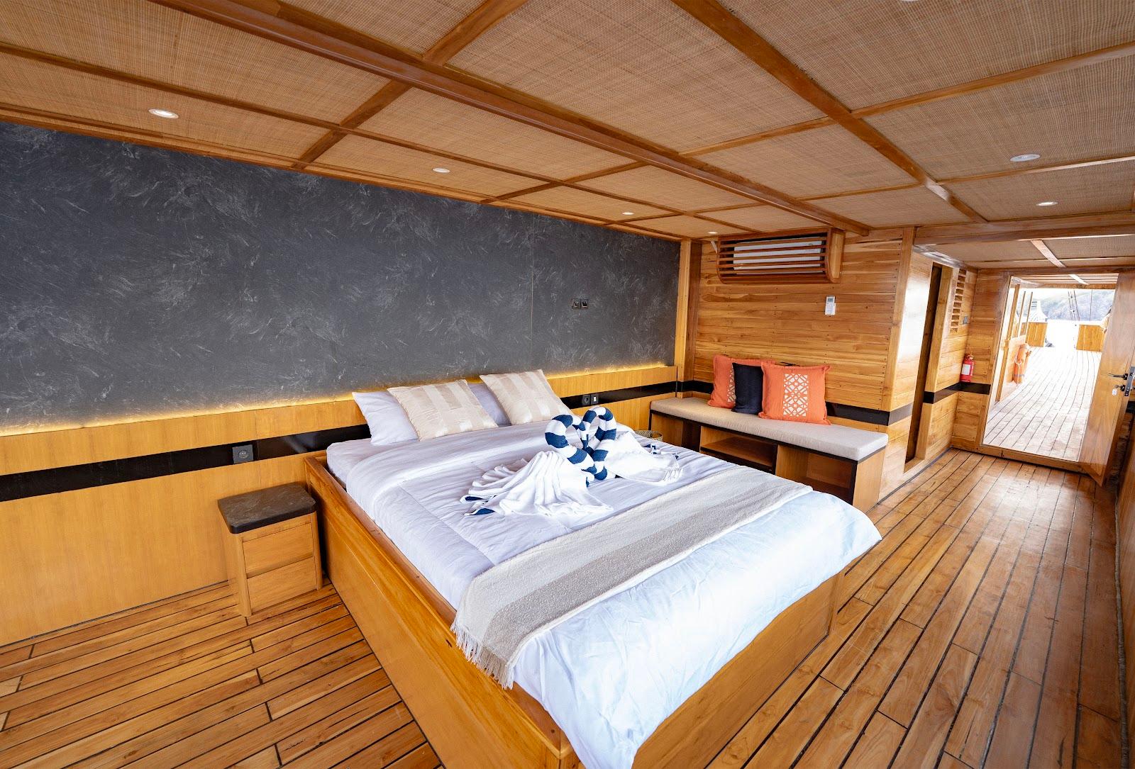 Lamborajo 3 — Cabin 7 (Royal Master - Queen bed + Extra 2x Single Bed + private bathroom and jacuzzi) (image 6)