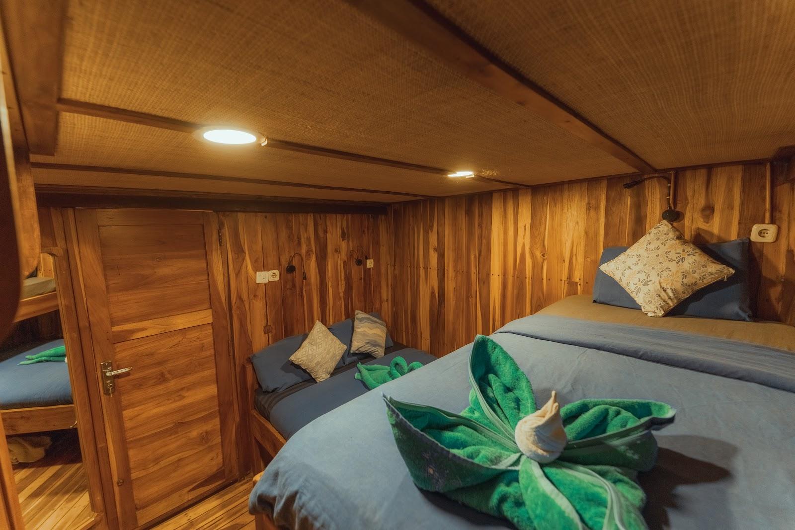 Lamborajo 2 — 1-Superior Cabin (1) Queen Bed + Single Bed - Priavte Bathroom (image 4)