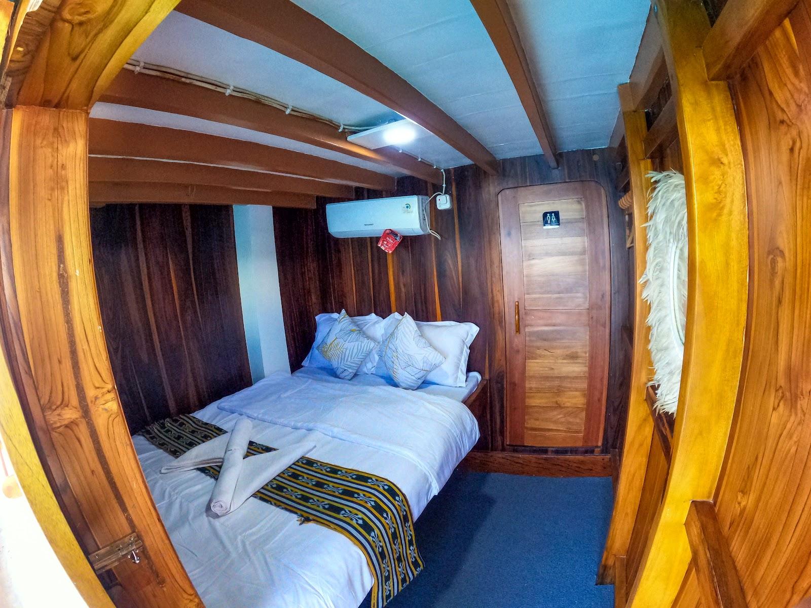Dinara Live A Board — Cabin Rinjani & Bromo (Private + Bathroom) (image 6)