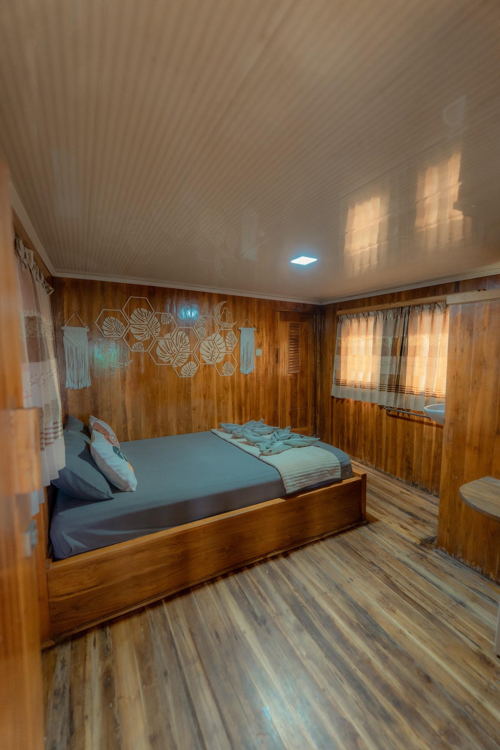Almadira — CABIN 6- Master Ocean (QueenBed + Extra Queen Bed + Private bathroom) (image 1)