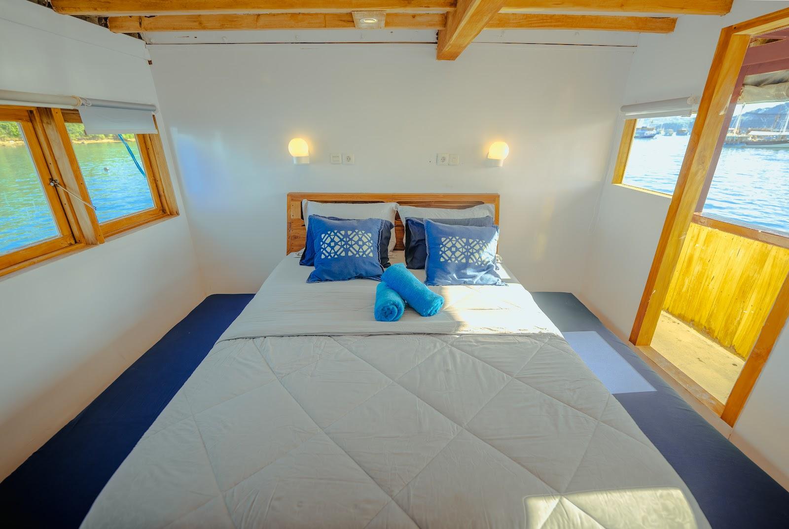 Lamborajo 1 — 6-Master Ocean (2) - Queenbed + 2x Extra Bed , Private bathroom (image 6)