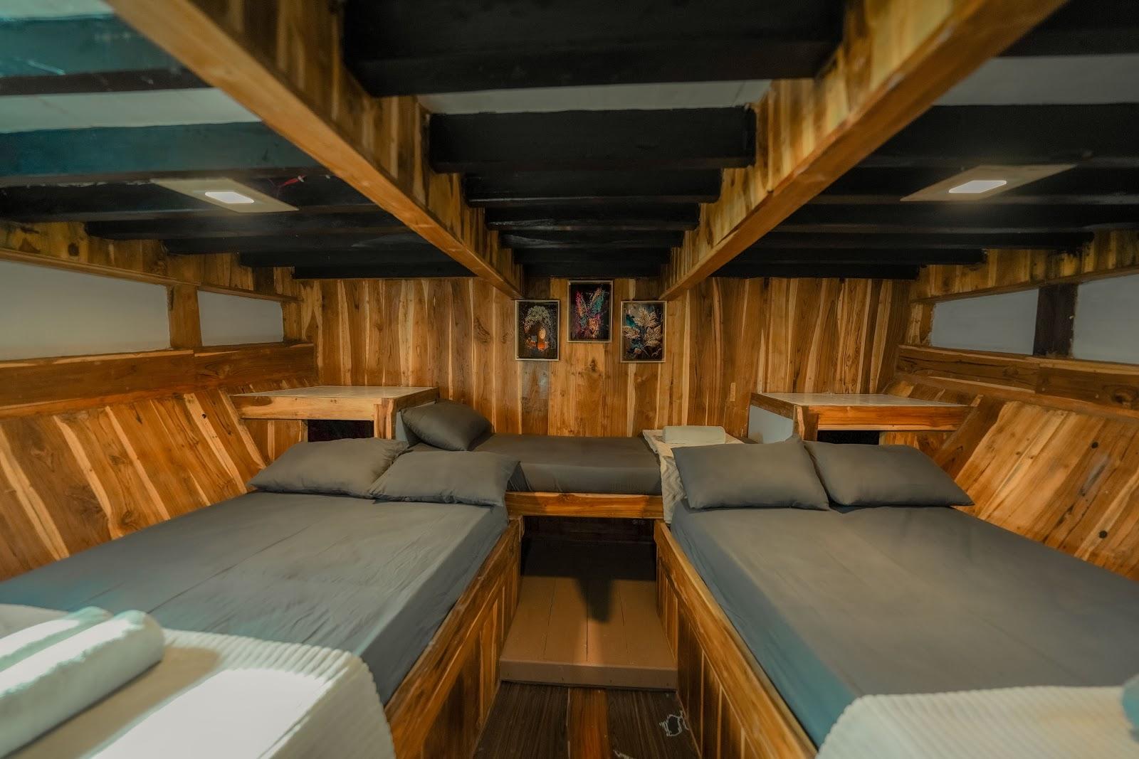 Almadira — CABIN 3- Share (QueenBed + QueenBed + Single) (image 1)